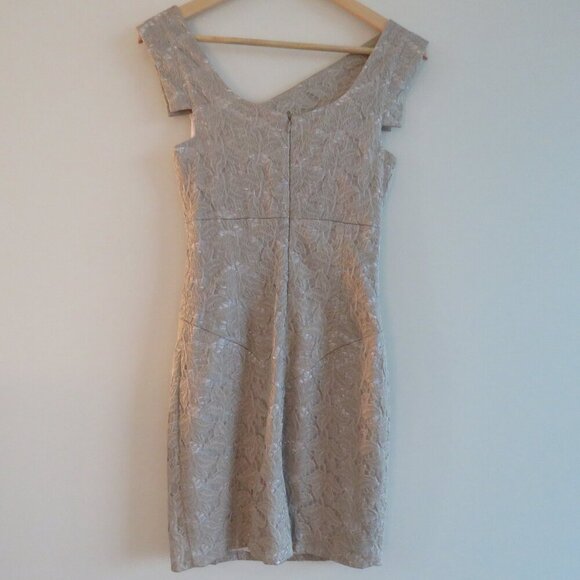 BLACK HALO Jackie O Chantilly Lace Light Taupe Sheath Mini Dress - Size US 2 - Picture 5 of 16